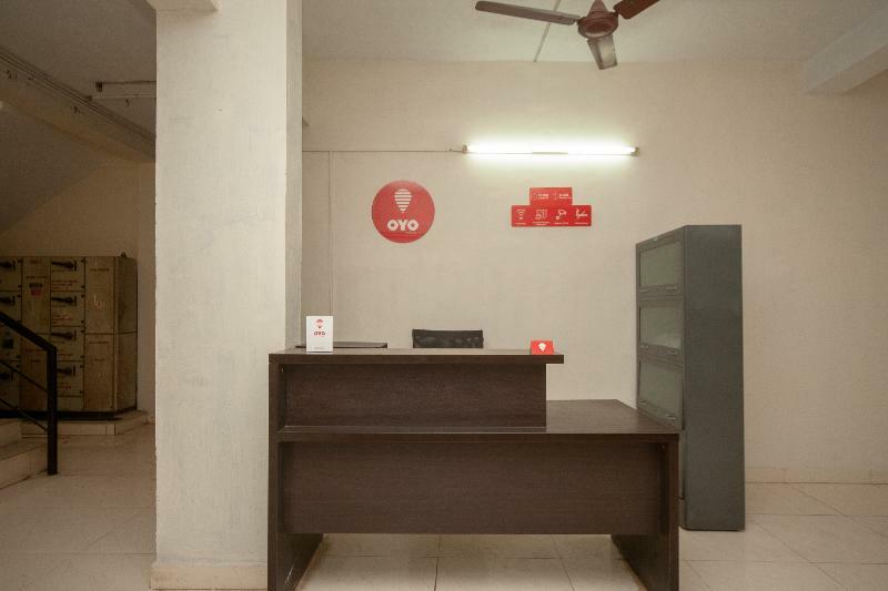 Oyo Flagship 24454 Omr Hindustan Univ Hotel