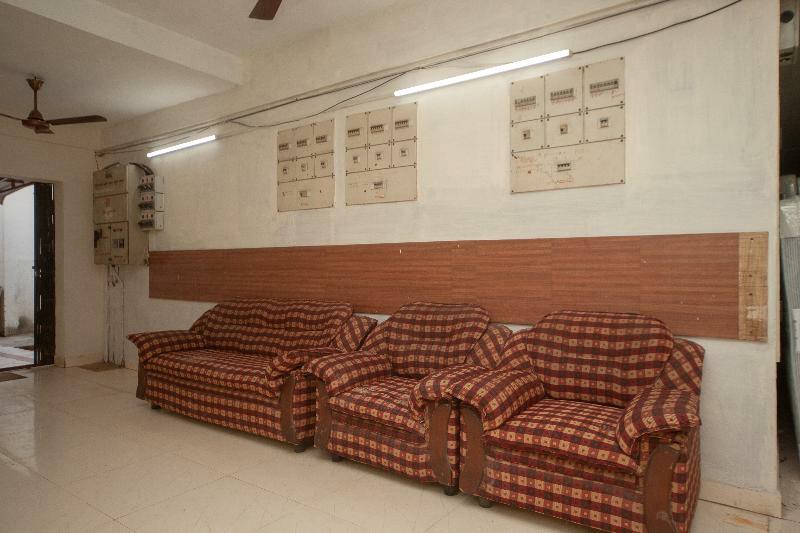 Oyo Flagship 24454 Omr Hindustan Univ 3*