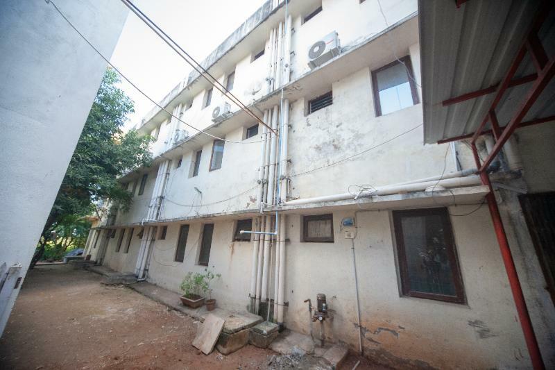 Oyo Flagship 24454 Omr Hindustan Univ Hotel 3*