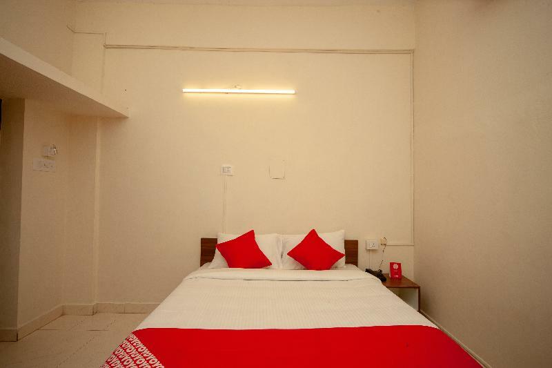 Oyo Flagship 24454 Omr Hindustan Univ Hotel Chennai