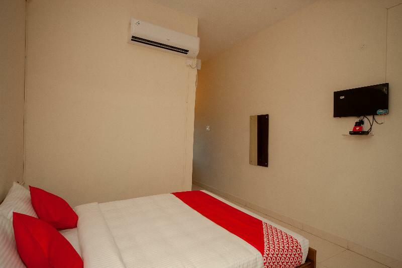Oyo Flagship 24454 Omr Hindustan Univ Hotel