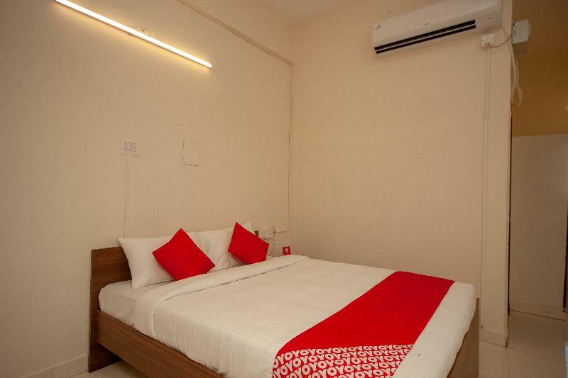 Hotel Oyo Flagship 24454 Omr Hindustan Univ 3*