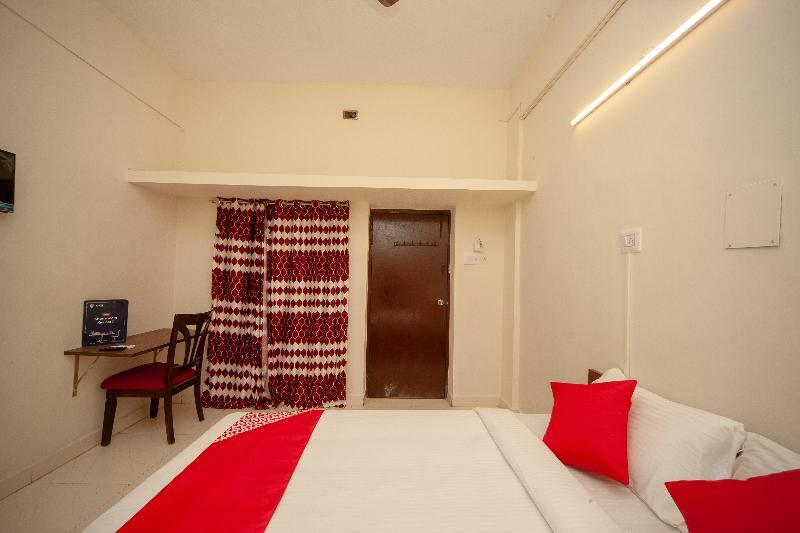 Oyo Flagship 24454 Omr Hindustan Univ 3*
