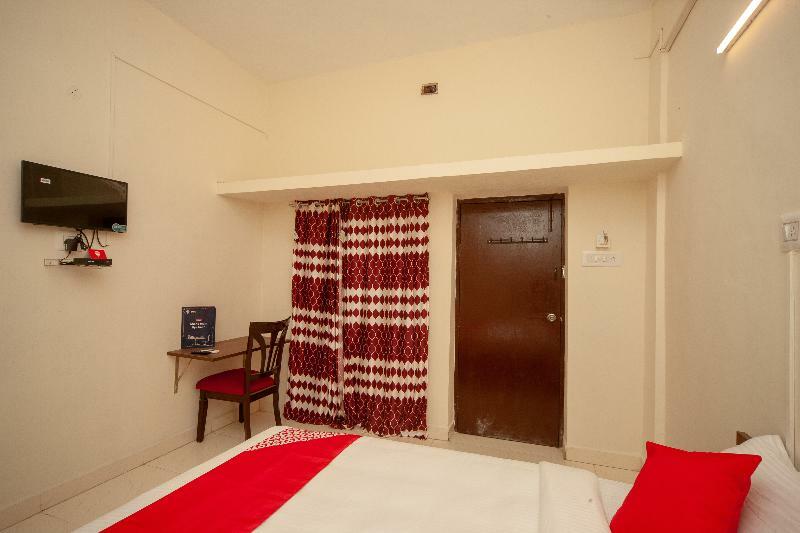 Oyo Flagship 24454 Omr Hindustan Univ Hotel 3*